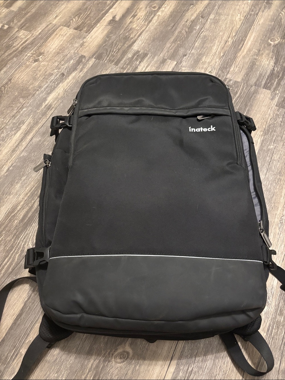 Inateck Black Men’s Laptop Backpack – Compact Everyday Carry